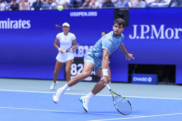 August 19, 2025, Flushing Meadows, New York, USA: Emma Raducanu and Carlos Alcaraz (in photo) during a mix doubles match against Jessica Pegula and Jack Draper at the 2025 US Open at USTA Billie Jean King National Tennis Center on Tuesday August 19, 2025 in the Flushing neighborhood of the Queens borough of New York City. JAVIER ROJAS PI Flushing Meadows USA - ZUMAp124 20250819_zaa_p124_060 Copyright: xJavierxRojasx
