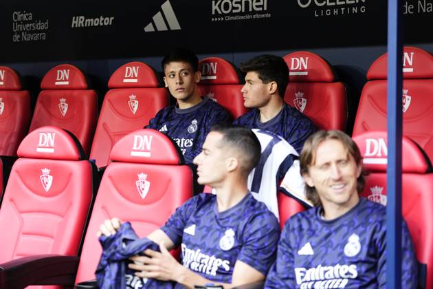 CA Osasuna v Real Madrid CF - LaLiga EA Sports PAMPLONA, SPAIN - MARCH 16: Arda Guler attacking midfield of Real Madrid and Turkiye (rear L) sitting on the bench prior the LaLiga EA Sports match between CA Osasuna and Real Madrid CF at Estadio El Sadar on March 16, 2024 in Pamplona, Spain. Spain World. Editorial use only. Please get in touch for any other usage.  Copyright: x2025xAnadoluxJosexHernandezx