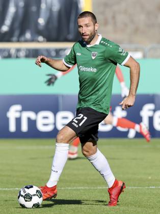 Rico Preissinger SC Preussen Muenster controls the ball, DFB Pokal, SC Preussen Muenster v Hertha BSC Berlin, Preussen Stadion, August 18, 2025 in Muenster, Germany Photo by Marco Steinbrenner DeFodi Images Rico Preissinger SC Preussen Muenster controls the ball, DFB Pokal, SC Preussen Muenster v Hertha BSC Berlin, Preussen Stadion, August 18, 2025 in Muenster, Germany Photo by Marco Steinbrenner DeFodi Images DFB DFL REGULATIONS PROHIBIT ANY USE OF PHOTOGRAPHS AS IMAGE SEQUENCES AND OR QUASI VIDEO