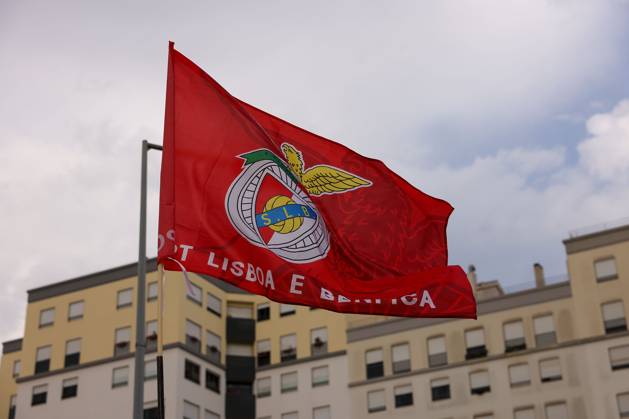 Portugal, Lisbon 2025 08 12 xJFx second leg third qualifying round Uefa Champions League 2025 26 , S L Benfica OGC Nice v l , symbol photo, symbol image S L Benfica flag Copyright: JoaquimxFerreira