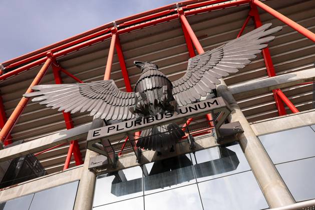 Portugal, Lisbon 2025 08 12 xJFx second leg third qualifying round Uefa Champions League 2025 26 , S L Benfica OGC Nice v l , symbol photo, symbol image SL Benfica eagle at the Stadion da Luz entrance E Pluribus Unum Copyright: JoaquimxFerreira