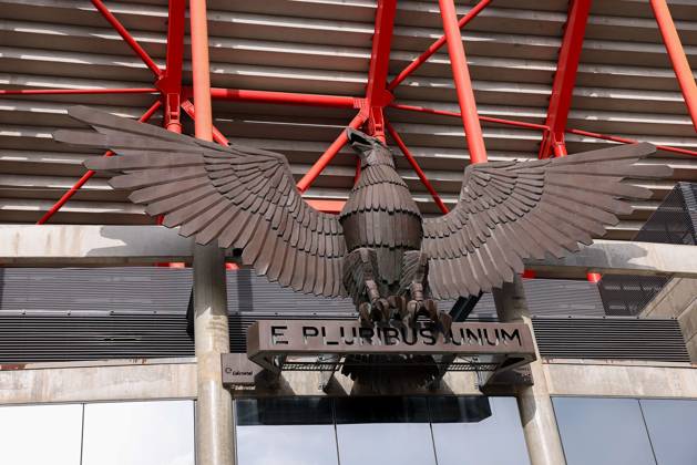 Portugal, Lisbon 2025 08 12 xJFx second leg third qualifying round Uefa Champions League 2025 26 , S L Benfica OGC Nice v l , symbol photo, symbol image SL Benfica eagle at the Stadion da Luz entrance E Pluribus Unum Copyright: JoaquimxFerreira