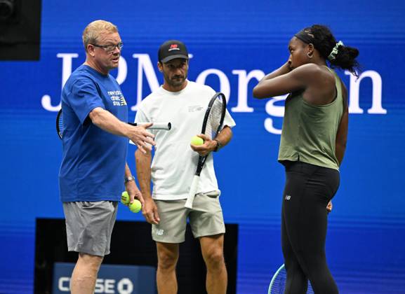 FLUSHING NY- AUGUST 21: Coco Gauff is seen on the practice court with her coach Jean-Christophe Faurel and Gavin MacMillan on Arthur Ashe Stadium at the USTA Billie Jean King National Tennis Center on August 21, 2025 in Flushing Queens. Copyright: xmpi04x
