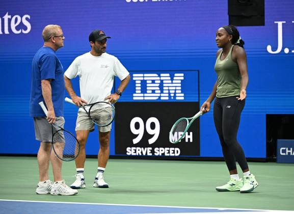 FLUSHING NY- AUGUST 21: Coco Gauff is seen on the practice court with her coach Jean-Christophe Faurel and Gavin MacMillan on Arthur Ashe Stadium at the USTA Billie Jean King National Tennis Center on August 21, 2025 in Flushing Queens. Copyright: xmpi04x