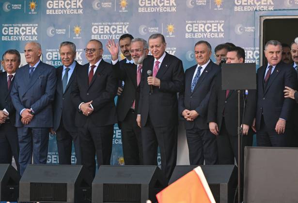 Turkish President Recep Tayyip Erdogan MANISA, TURKIYE - FEBRUARY 27: Turkish President and Leader of Justice and Development (AK) Party Recep Tayyip Erdogan (C), and Turkish Youth and Sports Minister Osman Askin Bak (R), wave the crowd with the provincial and district mayoral candidates during the his party s rally at Cumhuriyet Square in Manisa, Turkiye on February 27, 2024. Manisa Turkey. Editorial use only. Please get in touch for any other usage.  Copyright: x2025xAnadoluxMahmutxSerdarxAlakuÅüx