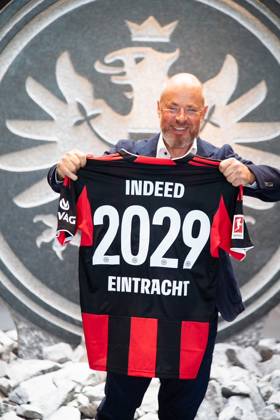 2025 08 22 xVVx Soccer 1 Bundesliga Eintracht Frankfurt season kick-off press conference with board spokesman Axel Hellmann v l , Indeed Frank Hensgens is satisfied, extends contract with Eintracht until 2029, with jersey DFL DFB REGULATIONS PROHIBIT ANY USE OF PHOTOGRAPHS as IMAGE SEQUENCES and or QUASI VIDEO Copyright: JoaquimxFerreira