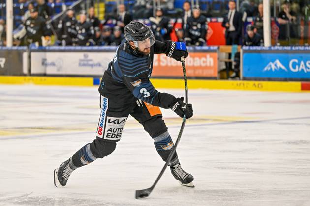 22 08 2025, Eishalle Linz, AUT, ice hockey preparation test match, Black Wings Linz AUT vs HK Nitra SVK , in the picture Gregory Lee Moro Black Wings Linz Linz Oberoesterreich Austria