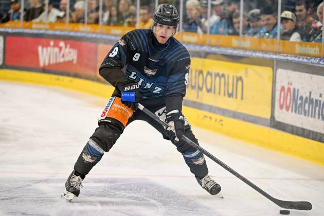 22 08 2025, Eishalle Linz, AUT, ice hockey preparation test match, Black Wings Linz AUT vs HK Nitra SVK , in the picture Emilio Romig Black Wings Linz Linz Oberoesterreich Austria