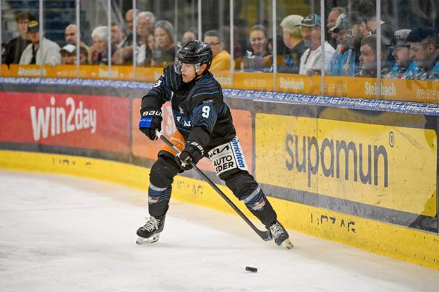 22 08 2025, Eishalle Linz, AUT, ice hockey preparation test match, Black Wings Linz AUT vs HK Nitra SVK , in the picture Emilio Romig Black Wings Linz Linz Oberoesterreich Austria