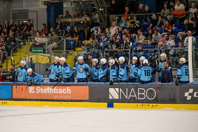 22 08 2025, Eishalle Linz, AUT, ice hockey preparation test match, Black Wings Linz AUT vs HK Nitra SVK , in the picture Team HK Nitra Linz Oberoesterreich Austria