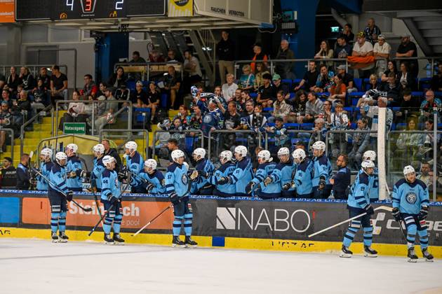 22 08 2025, Eishalle Linz, AUT, ice hockey preparation test match, Black Wings Linz AUT vs HK Nitra SVK , in the picture Team HK Nitra Linz Oberoesterreich Austria