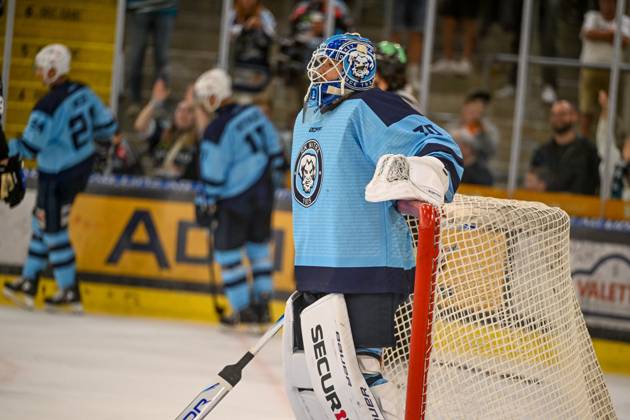 22 08 2025, Eishalle Linz, AUT, ice hockey preparation test match, Black Wings Linz AUT vs HK Nitra SVK , in the picture Jasper Patrikainen HK Nitra Linz Oberoesterreich Austria