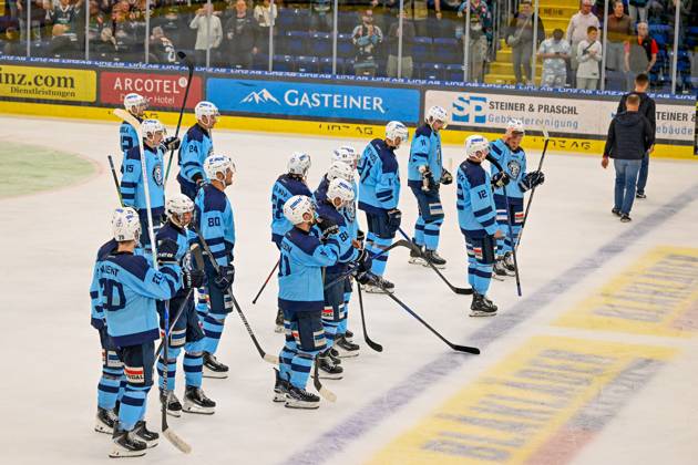 22 08 2025, Eishalle Linz, AUT, ice hockey preparation test match, Black Wings Linz AUT vs HK Nitra SVK , in the picture Team HK Nitra Linz Oberoesterreich Austria
