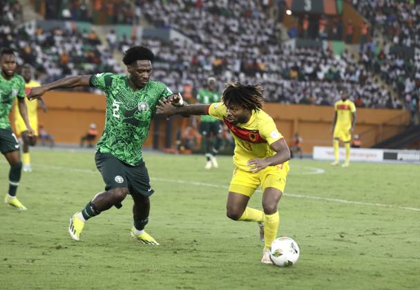 Nigeria v Angola - Africa Cup of Nations ABIDJAN, IVORY COAST - FEBRUARY 02: Ola Aina (L) of Nigeria in action against Augusto Carneiro (R) of Angola during the Africa Cup of Nations quarterfinal match between Nigeria and Angola at Felix Houphouet Boigny Stadium in Abidjan, Ivory Coast on February 02, 2024. Côte d Ivoire World. Editorial use only. Please get in touch for any other usage. Copyright: x2025xAnadoluxYvanxGabonx