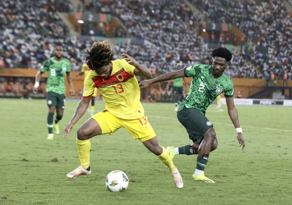 Nigeria v Angola - Africa Cup of Nations ABIDJAN, IVORY COAST - FEBRUARY 02: Ola Aina (R) of Nigeria in action against Augusto Carneiro (L) of Angola during the Africa Cup of Nations quarterfinal match between Nigeria and Angola at Felix Houphouet Boigny Stadium in Abidjan, Ivory Coast on February 02, 2024. Côte d Ivoire World. Editorial use only. Please get in touch for any other usage. Copyright: x2025xAnadoluxYvanxGabonx