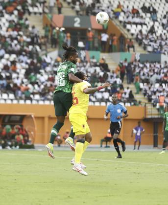 Nigeria v Angola - Africa Cup of Nations ABIDJAN, IVORY COAST - FEBRUARY 02: Ademola Lookman (L) of Nigeria in action against Fredy (R) of Angola during the Africa Cup of Nations quarterfinal match between Nigeria and Angola at Felix Houphouet Boigny Stadium in Abidjan, Ivory Coast on February 02, 2024. Côte d Ivoire World. Editorial use only. Please get in touch for any other usage. Copyright: x2025xAnadoluxYvanxGabonx