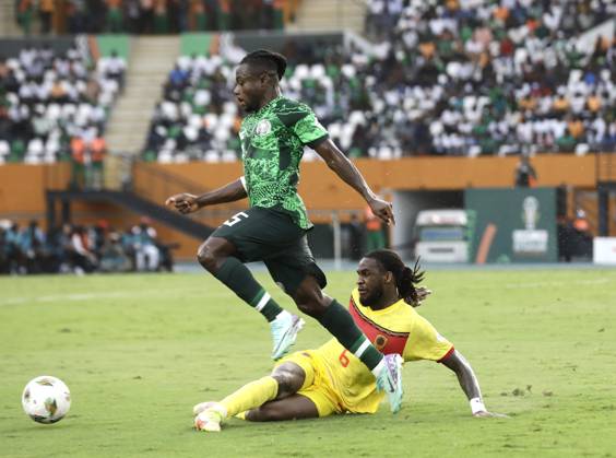 Nigeria v Angola - Africa Cup of Nations ABIDJAN, IVORY COAST - FEBRUARY 02: Moses Simon (L) of Nigeria in action against Kialonda Gaspar (R) of Angola during the Africa Cup of Nations quarterfinal match between Nigeria and Angola at Felix Houphouet Boigny Stadium in Abidjan, Ivory Coast on February 02, 2024. Côte d Ivoire World. Editorial use only. Please get in touch for any other usage. Copyright: x2025xAnadoluxYvanxGabonx