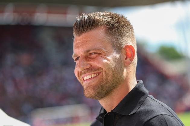 2025-08-24 FC Utrecht v Excelsior Rotterdam - Dutch Eredivisie UTRECHT, NETHERLANDS - AUGUST 24: head coach Ruben den Uil of Excelsior Rotterdam during the Dutch Eredivisie match between FC Utrecht and Excelsior Rotterdam at Stadion de Galgenwaard on August 24, 2025 in Utrecht, Netherlands. Utrecht Stadion de Galgenwaard Netherlands Content not available for redistribution in The Netherlands directly or indirectly through any third parties. Copyright: xBenxGalx