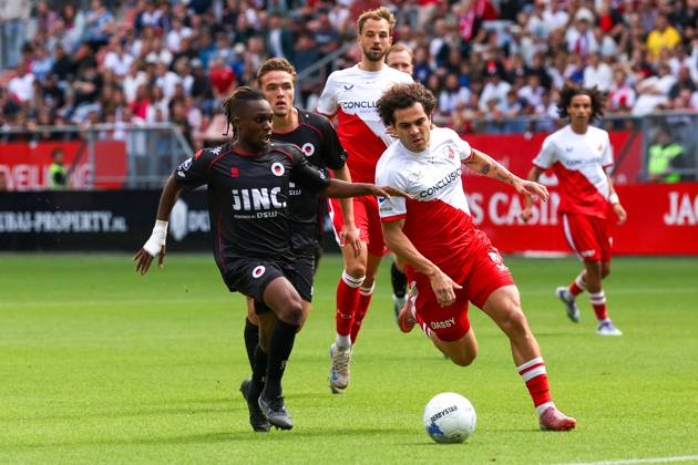 2025-08-24 FC Utrecht v Excelsior Rotterdam - Dutch Eredivisie UTRECHT, NETHERLANDS - AUGUST 24: Arthur Zagre of Excelsior Rotterdam, Miguel Rodriguez of FC Utrecht during the Dutch Eredivisie match between FC Utrecht and Excelsior Rotterdam at Stadion de Galgenwaard on August 24, 2025 in Utrecht, Netherlands. Utrecht Stadion de Galgenwaard Netherlands Content not available for redistribution in The Netherlands directly or indirectly through any third parties. Copyright: xBenxGalx