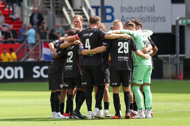 2025-08-24 FC Utrecht v Excelsior Rotterdam - Dutch Eredivisie UTRECHT, NETHERLANDS - AUGUST 24: Team huddle Excelsior Rotterdam during the Dutch Eredivisie match between FC Utrecht and Excelsior Rotterdam at Stadion de Galgenwaard on August 24, 2025 in Utrecht, Netherlands. Utrecht Stadion de Galgenwaard Netherlands Content not available for redistribution in The Netherlands directly or indirectly through any third parties. Copyright: xBenxGalx