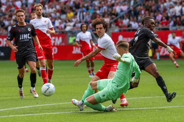2025-08-24 FC Utrecht v Excelsior Rotterdam - Dutch Eredivisie UTRECHT, NETHERLANDS - AUGUST 24: Arthur Zagre of Excelsior Rotterdam, gk Calvin Raatsie of Excelsior Rotterdam, Miguel Rodriguez of FC Utrecht during the Dutch Eredivisie match between FC Utrecht and Excelsior Rotterdam at Stadion de Galgenwaard on August 24, 2025 in Utrecht, Netherlands. Utrecht Stadion de Galgenwaard Netherlands Content not available for redistribution in The Netherlands directly or indirectly through any third parties. Copyright: xBenxGalx