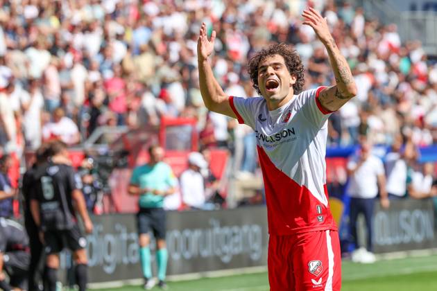 2025-08-24 FC Utrecht v Excelsior Rotterdam - Dutch Eredivisie UTRECHT, NETHERLANDS - AUGUST 24: Miguel Rodriguez of FC Utrecht celebrates after scoring his teams first goal during the Dutch Eredivisie match between FC Utrecht and Excelsior Rotterdam at Stadion de Galgenwaard on August 24, 2025 in Utrecht, Netherlands. Utrecht Stadion de Galgenwaard Netherlands Content not available for redistribution in The Netherlands directly or indirectly through any third parties. Copyright: xBenxGalx