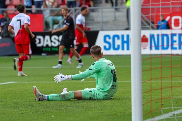 2025-08-24 FC Utrecht v Excelsior Rotterdam - Dutch Eredivisie UTRECHT, NETHERLANDS - AUGUST 24: gk Calvin Raatsie of Excelsior Rotterdam looks dejected after the second goal of FC Utrecht during the Dutch Eredivisie match between FC Utrecht and Excelsior Rotterdam at Stadion de Galgenwaard on August 24, 2025 in Utrecht, Netherlands. Utrecht Stadion de Galgenwaard Netherlands Content not available for redistribution in The Netherlands directly or indirectly through any third parties. Copyright: xBenxGalx