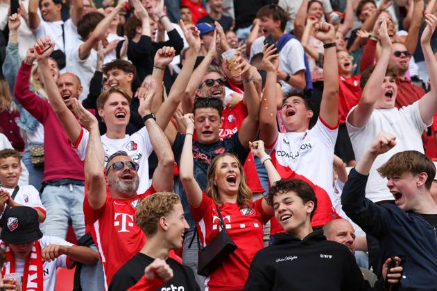 2025-08-24 FC Utrecht v Excelsior Rotterdam - Dutch Eredivisie UTRECHT, NETHERLANDS - AUGUST 24: Utrechtfans of celebrate the fourth goal during the Dutch Eredivisie match between FC Utrecht and Excelsior Rotterdam at Stadion de Galgenwaard on August 24, 2025 in Utrecht, Netherlands. Utrecht Stadion de Galgenwaard Netherlands Content not available for redistribution in The Netherlands directly or indirectly through any third parties. Copyright: xBenxGalx