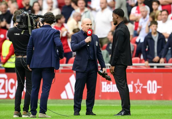 AMSTERDAM (l-r) Ajax technical director Alex Kroes, Jorrel Hato during the Dutch Eredivisie match between AFC Ajax and Heracles Almelo at the Johan Cruijff ArenA on August 24, 2025, in Amsterdam, Netherlands. ANP OLAF KRAAK Eredivisie 2025-2026 xVIxANPxSportx xxANPxIVx 534009143 originalFilename: 534009143