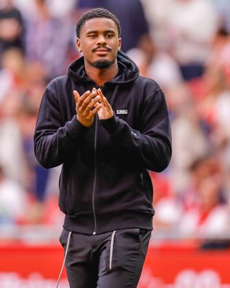 Eredivisie: AFC Ajax Amsterdam v Heracles Almelo Amsterdam - Jorel Hato thanking fans for their support during the third round of the 2025 2026 Eredivisie season. The match is set between AFC Ajax Amsterdam and Heracles Almelo at Johan Cruijff ArenA on 24 August 2025 in Amsterdam, The Netherlands. (VK Sportphoto Raymond Smit) Copyright: xRaymondxSmitx
