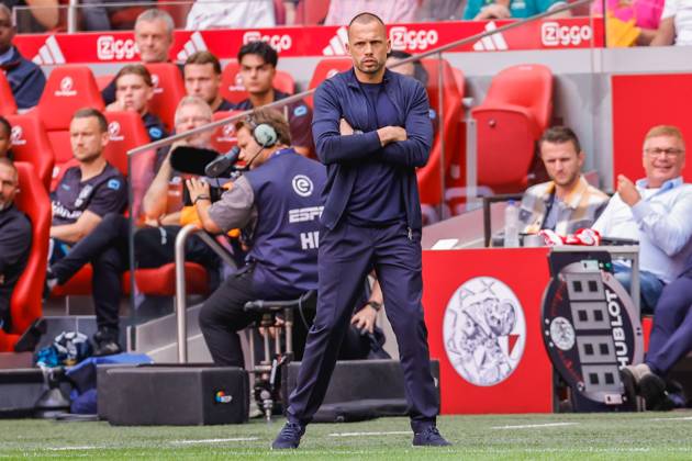 Eredivisie: AFC Ajax Amsterdam v Heracles Almelo Amsterdam - Coach John Heitinga of AFC Ajax Amsterdam looks on prior during the third round of the 2025 2026 Eredivisie season. The match is set between AFC Ajax Amsterdam and Heracles Almelo at Johan Cruijff ArenA on 24 August 2025 in Amsterdam, The Netherlands. (VK Sportphoto Raymond Smit) Copyright: xRaymondxSmitx