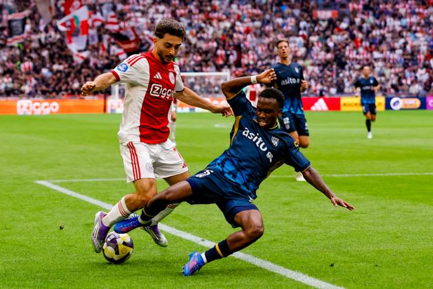 Eredivisie: AFC Ajax Amsterdam v Heracles Almelo Amsterdam - Raul Moro of AFC Ajax Amsterdam duels for the ball with Djevencio van der Kust of Heracles Almelo during the third round of the 2025 2026 Eredivisie season. The match is set between AFC Ajax Amsterdam and Heracles Almelo at Johan Cruijff ArenA on 24 August 2025 in Amsterdam, The Netherlands. (VK Sportphoto Raymond Smit) Copyright: xRaymondxSmitx
