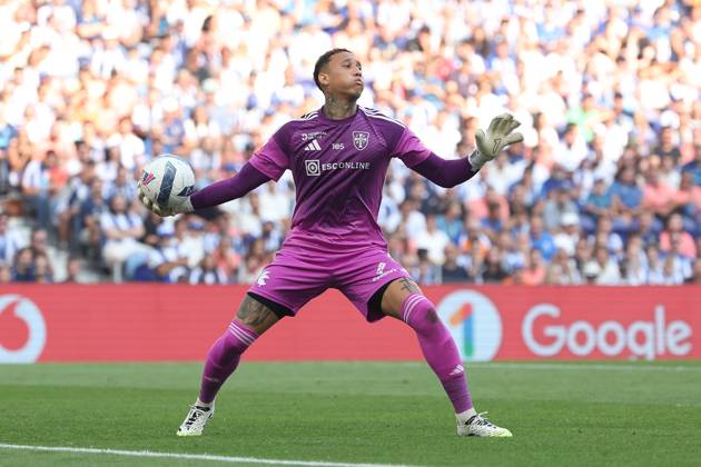 Portugal, Porto, 2025 08 24 xJFx 3 Matchday Liga Portugal Betclic, FC Porto Casa Pia AC v l , goalkeeper, goalkeeper Patrick Sequeira Casa Pia AC in action, in action, Copyright: JoaquimxFerreira