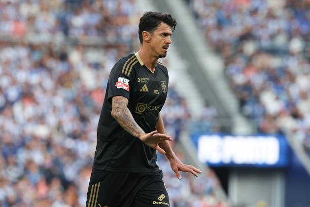 Portugal, Porto, 2025 08 24 xJFx 3 Matchday Liga Portugal Betclic, FC Porto Casa Pia AC v l , Jose Fonte Casa Pia AC , gives instructions, gesticulates, gesticulate with arms gives instructions, gesticulate Copyright: JoaquimxFerreira