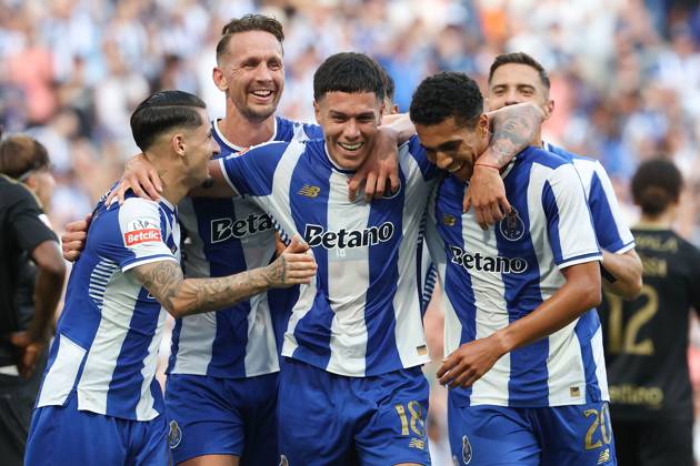 Portugal, Porto, 2025 08 24 xJFx 3 Matchday Liga Portugal Betclic, FC Porto Casa Pia AC v l , Borja Sainz FC Porto , Luuk de Jong FC Porto , Nehuen Perez FC Porto , Alberto Costa FC Porto Torjubel, Goal celebration, celebrate the goal zum 4 0 Copyright: JoaquimxFerreira