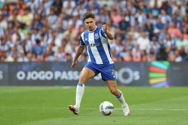 Portugal, Porto, 2025 08 24 xJFx 3 Matchday Liga Portugal Betclic, FC Porto Casa Pia AC v l , Francisco Moura FC Porto on the ball, cropped image, single image, full body, action, action, game scene Copyright: JoaquimxFerreira
