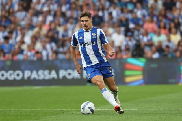 Portugal, Porto, 2025 08 24 xJFx 3 Matchday Liga Portugal Betclic, FC Porto Casa Pia AC v l , Francisco Moura FC Porto on the ball, cropped image, single image, full body, action, action, game scene Copyright: JoaquimxFerreira