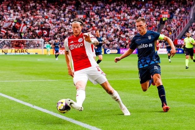 Eredivisie: AFC Ajax Amsterdam v Heracles Almelo Amsterdam - Wout Weghorst of AFC Ajax Amsterdam duels for the ball with Damon Mirani of Heracles Almelo during the third round of the 2025 2026 Eredivisie season. The match is set between AFC Ajax Amsterdam and Heracles Almelo at Johan Cruijff ArenA on 24 August 2025 in Amsterdam, The Netherlands. (VK Sportphoto Raymond Smit) Copyright: xRaymondxSmitx
