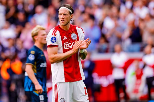 Eredivisie: AFC Ajax Amsterdam v Heracles Almelo Amsterdam - Wout Weghorst of AFC Ajax Amsterdam and Ajax supporters are remembering the death of 17-year-old Lisa from Abcoude this week during the third round of the 2025 2026 Eredivisie season. The match is set between AFC Ajax Amsterdam and Heracles Almelo at Johan Cruijff ArenA on 24 August 2025 in Amsterdam, The Netherlands. (VK Sportphoto Raymond Smit) Copyright: xRaymondxSmitx