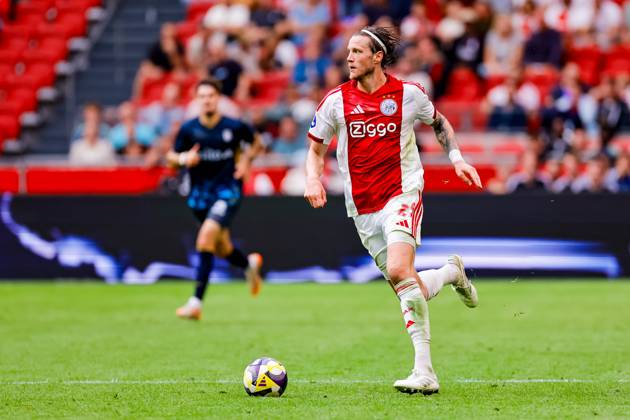 Eredivisie: AFC Ajax Amsterdam v Heracles Almelo Amsterdam - Wout Weghorst of AFC Ajax Amsterdam dribbles with the ball during the third round of the 2025 2026 Eredivisie season. The match is set between AFC Ajax Amsterdam and Heracles Almelo at Johan Cruijff ArenA on 24 August 2025 in Amsterdam, The Netherlands. (VK Sportphoto Raymond Smit) Copyright: xRaymondxSmitx