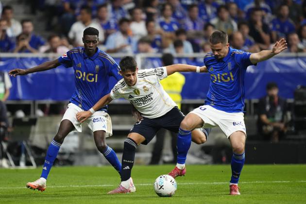 Real Oviedo v Real Madrid CF - LaLiga EA Sports Arda Guler attacking midfield of Real Madrid and Turkey and Leander Dendoncker defensive midfield of Oviedo and Belgium compete for the ball during the La Liga EA Sports match between Real Oviedo and Real Madrid CF at Carlos Tartiere on August 24, 2025 in Oviedo, Spain. Oviedo Spain Copyright: xJosexBretonx originalFilename:bretonhernandez-realovie250824_npTvc