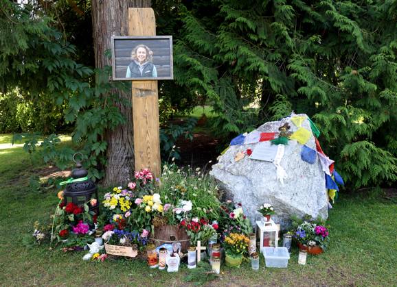 Here in the picture the memorial, temporary memorial for the former biathlete, Laura Dahlmeier from Garmisch Partenkirchen, who died in a mountaineering accident on Laila Peak, Karakorum Mountains in Pakistan, in the small spa park with a picture photo, numerous flowers and candles and a stone that looks like a mountain and is provided with Tibetan prayer flags and a saying sign, say goodbye.