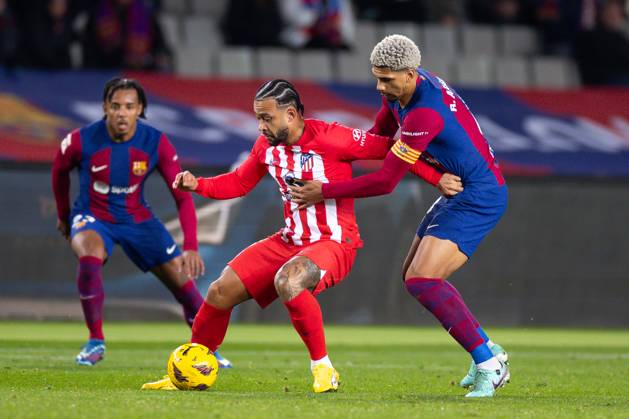 FC Barcelona, Barca v Atletico de Madrid: LaLiga BARCELONA, SPAIN - DEC 3: Memphis Depay of Atletico de Madrid (L) in action with Ronald Araujo of FC Barcelona (R) during the Spanish La Liga league football match between FC Barcelona vs Atletico de Madrid at the Lluis Companys stadium in Barcelona, Spain on December 3, 2023. Catalonia Spain. Editorial use only. Please get in touch for any other usage. Copyright: x2025xAnadoluxAdriaxPuigx