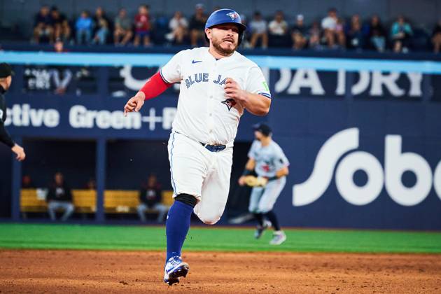 August 25, 2025, Toronto, On, Canada: Toronto Blue Jays catcher Alejandro Kirk rounds the bases as he scores on a RBI double by Toronto Blue Jays outfielder Nathan Lukes (38) during sixth inning MLB, Baseball Herren, USA baseball action in Toronto, on Monday, Aug. 25, 2025. Canada News - August 25, 2025 - ZUMAc35_ 20250825_zaf_c35_072 Copyright: xSammyxKoganx