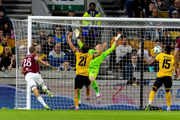 Wolverhampton Wanderers v West Ham United EFL Cup 26 08 2025. GOAL scores 1-1 West Ham United midfielder Tomas Soucek (28) scores from header during the EFL Cup match between Wolverhampton Wanderers and West Ham United at Molineux, Wolverhampton, England on 26 August 2025. Wolverhampton Molineux West Midlands England Editorial use only DataCo restrictions apply See www.football-dataco.com , Copyright: xManjitxNarotrax PSI-22686-0033