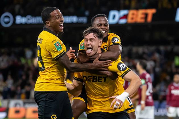 Wolverhampton Wanderers v West Ham United EFL Cup 26 08 2025. GOAL scores 3-2 Wolverhampton Wanderers forward Jorgen Strand Larsen (9) scores and celebrates during the EFL Cup match between Wolverhampton Wanderers and West Ham United at Molineux, Wolverhampton, England on 26 August 2025. Wolverhampton Molineux West Midlands England Editorial use only DataCo restrictions apply See www.football-dataco.com , Copyright: xManjitxNarotrax PSI-22686-0042