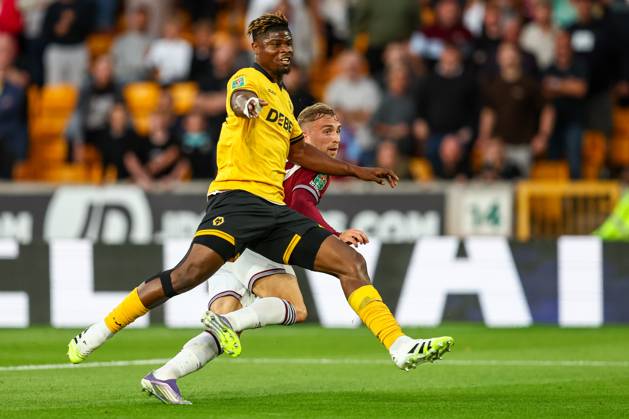 Wolverhampton Wanderers v West Ham United - Carabao Cup Second Round Emmanuel Agbadou of Wolverhampton Wanderers and Jarrod Bowen of West Ham United are in action during the Carabao Cup match between Wolverhampton Wanderers and West Ham United at Molineux in Wolverhampton, United Kingdom, on August 26, 2025. Wolverhampton West Midlands United Kingdom  Copyright: xMIxNewsx originalFilename:fletcher-wolverha250826_npMVP.jpg