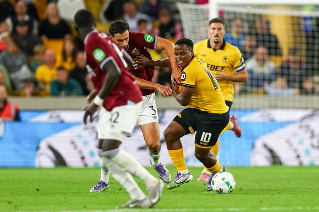 Wolverhampton Wanderers v West Ham United - Carabao Cup Second Round Max Kilman of West Ham and Jhon Arias of Wolverhampton Wanderers battle for possession during the Carabao Cup match between Wolverhampton Wanderers and West Ham United at Molineux in Wolverhampton, United Kingdom, on August 26, 2025. Wolverhampton West Midlands United Kingdom  Copyright: xMIxNewsx originalFilename:fletcher-wolverha250826_npwBH.jpg