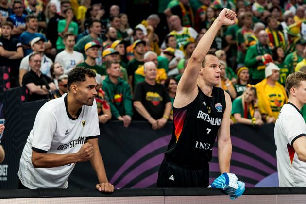 FIBA EuroBasket 2025 Lithuania Germany 30 08 2025 Cheers on the German bench Oscar Da Silva Germany, 1 , Johannes Voigtmann Germany, 7 FIBA EuroBasket 2025 Lithuania Germany, Tampere, Nokia Arena on 30 08 2025 Copyright: xBEAUTIFULxSPORTS Wunderlx