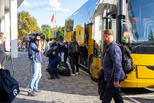 EINDHOVEN , 30-08-2025 , Philips Stadium , season 2025 2026 , Dutch Eredivisie football , match between PSV and Telstar , picture shows arrival of Telstar team PSV - Telstar x30747226x Copyright: